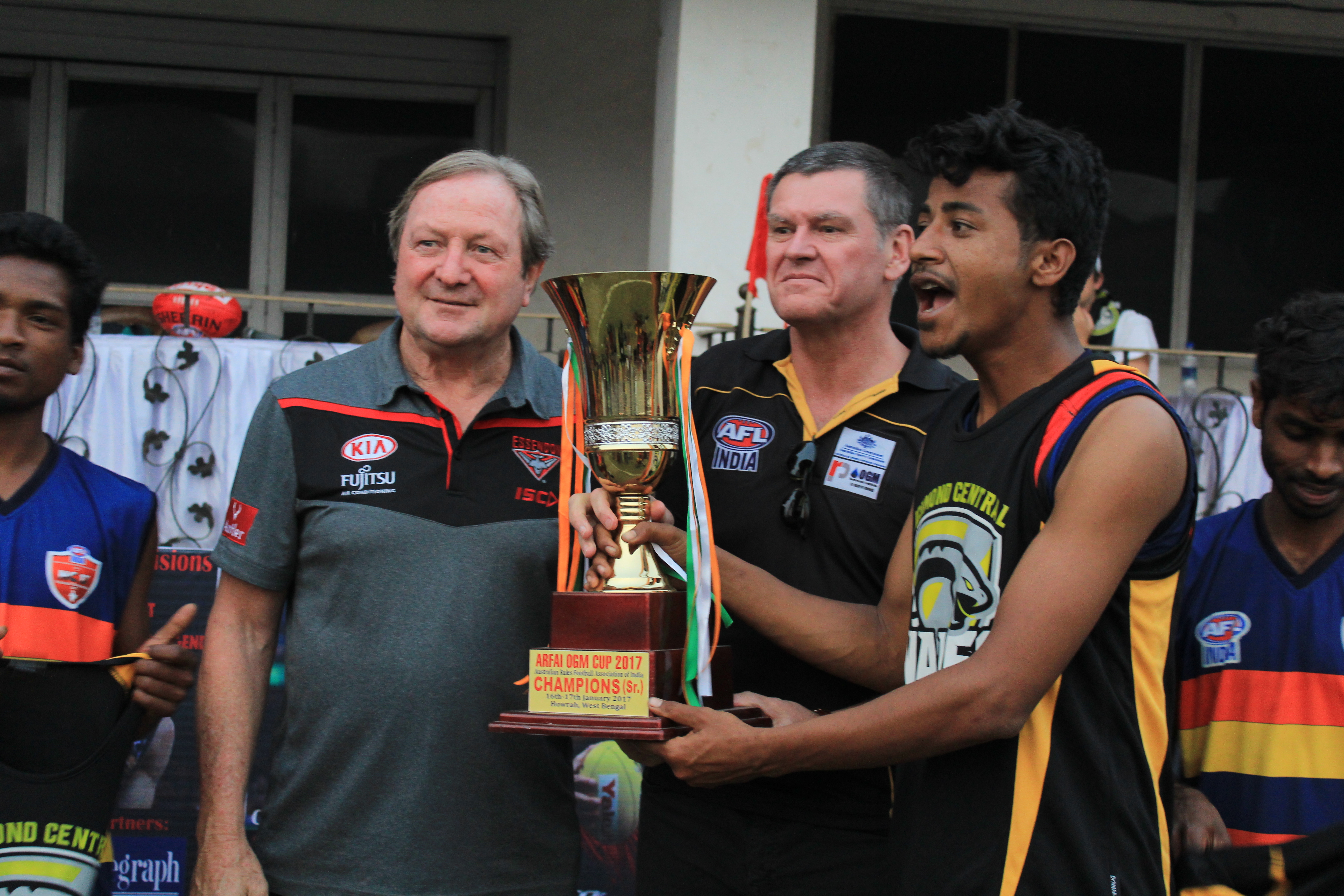 Kevin Sheedy along with CEO of OGM Peter Winford handing over the Winners Trophy (Sr) to Mahesh Tirkey